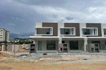 SL 9, Bandar Sungai Long