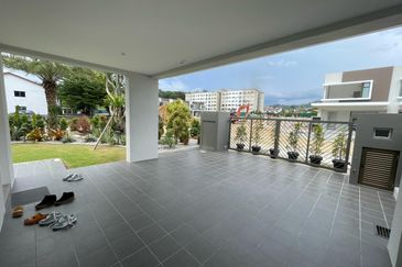 SL 9, Bandar Sungai Long