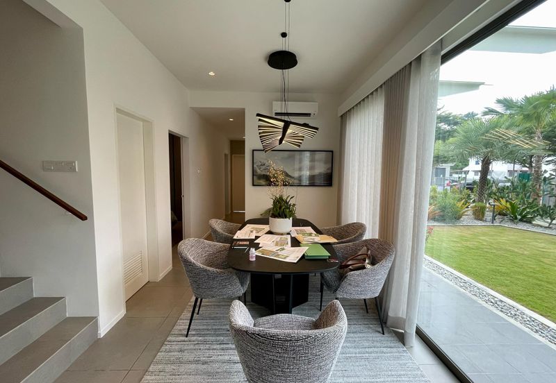 SL 9, Bandar Sungai Long