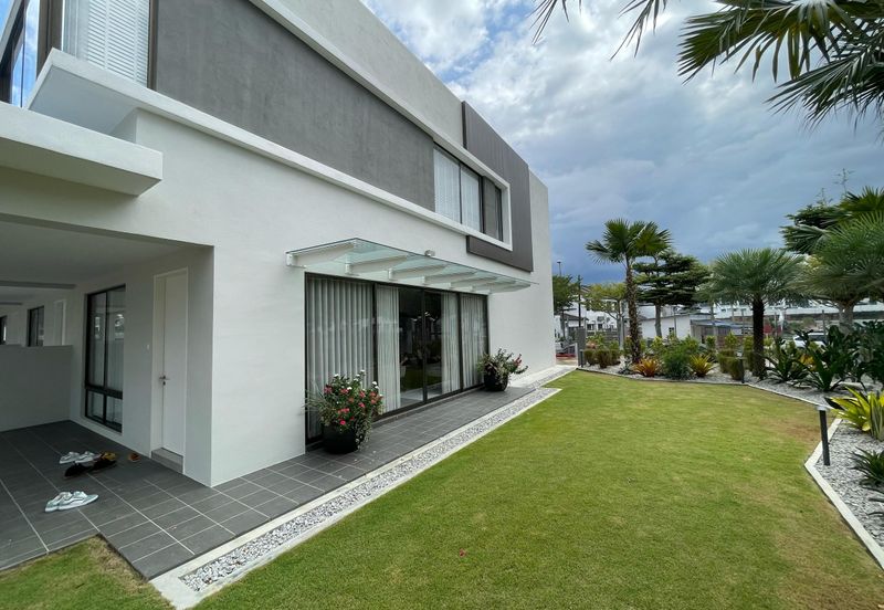 SL 9, Bandar Sungai Long