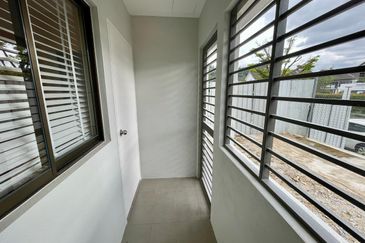 SL 9, Bandar Sungai Long