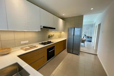 SL 9, Bandar Sungai Long