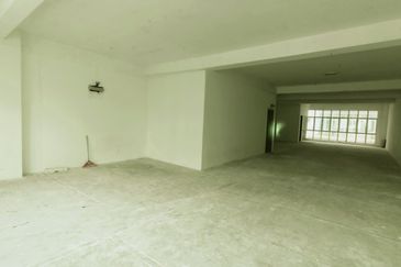 Puteri central, bandar puteri puchong 2nd floor office for rent