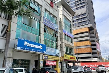 Puteri central, bandar puteri puchong 2nd floor office for rent