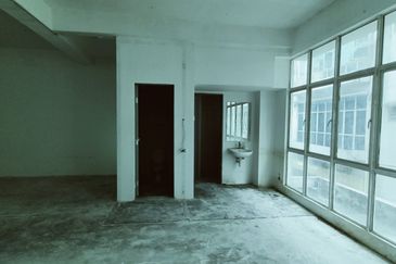 Puteri central, bandar puteri puchong 2nd floor office for rent