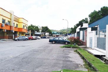 2 Storey Detached Corner lot Factory, Taman Perindustrian Kinrara