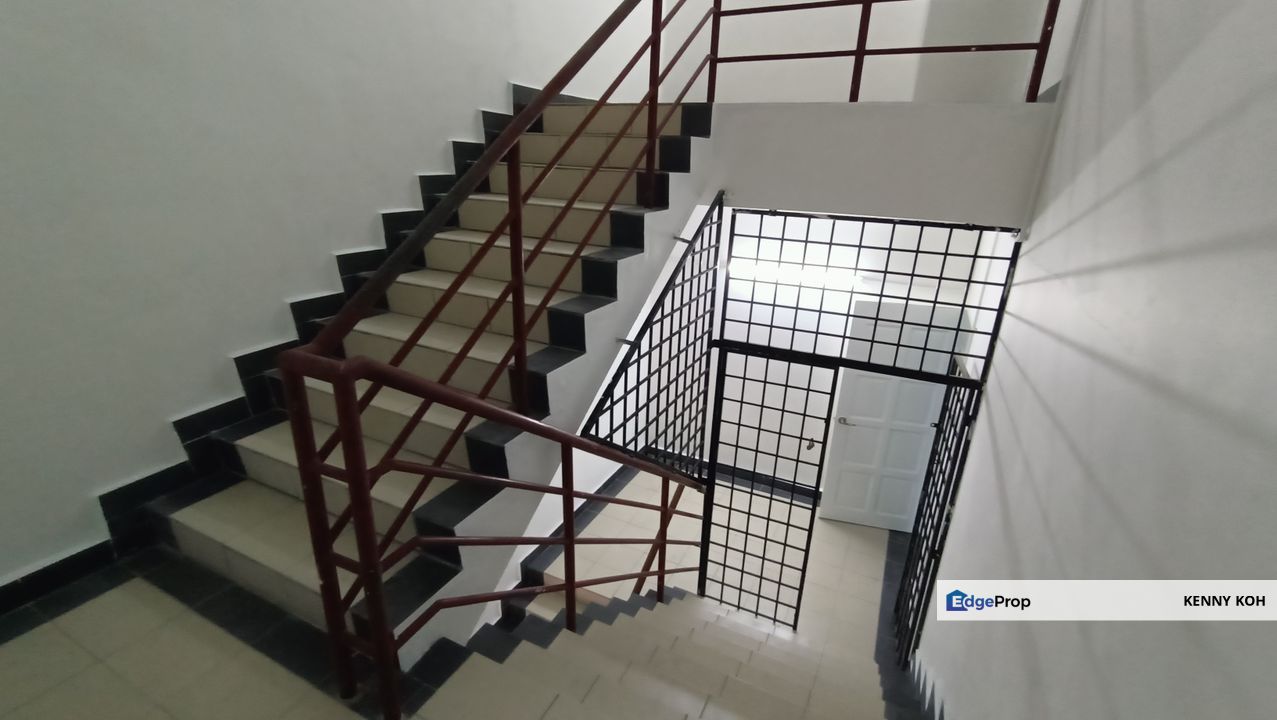 2nd floor Office unit near LRT station, Bandar Puteri 5 Puchong, Selangor, Puchong