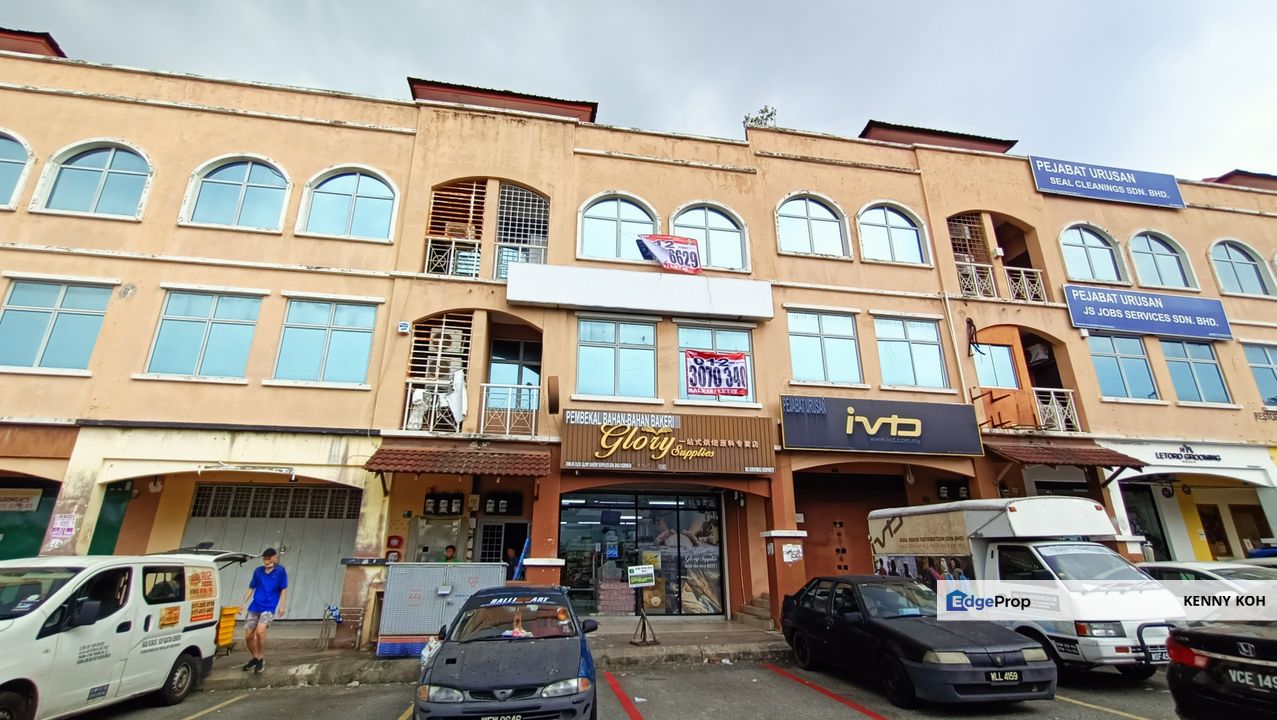 2nd floor Office unit near LRT station, Bandar Puteri 5 Puchong, Selangor, Puchong