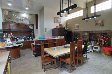 Taman Desa 2.5  Storey House Freehold End Lot with extra Land  Fully Reno for Sale Below Bank Value