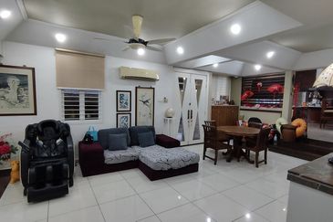 Taman Desa 2.5  Storey House Freehold End Lot with extra Land  Fully Reno for Sale Below Bank Value