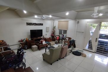 Taman Desa 2.5  Storey House Freehold End Lot with extra Land  Fully Reno for Sale Below Bank Value