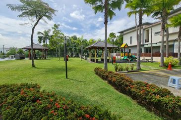 Ritz Residence Townhouse Duplex ( Lower Unit ) Full Furnished to LET