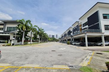 Ritz Residence Townhouse Duplex ( Lower Unit ) Full Furnished to LET