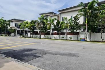 Ritz Residence Townhouse Duplex ( Lower Unit ) Full Furnished to LET