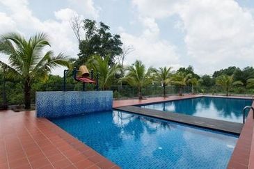 Ritz Residence Townhouse Duplex ( Lower Unit ) Full Furnished to LET