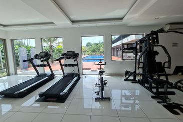 Ritz Residence Townhouse Duplex ( Lower Unit ) Full Furnished to LET