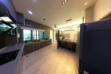 Ritz Residence Townhouse Duplex ( Lower Unit ) Full Furnished to LET