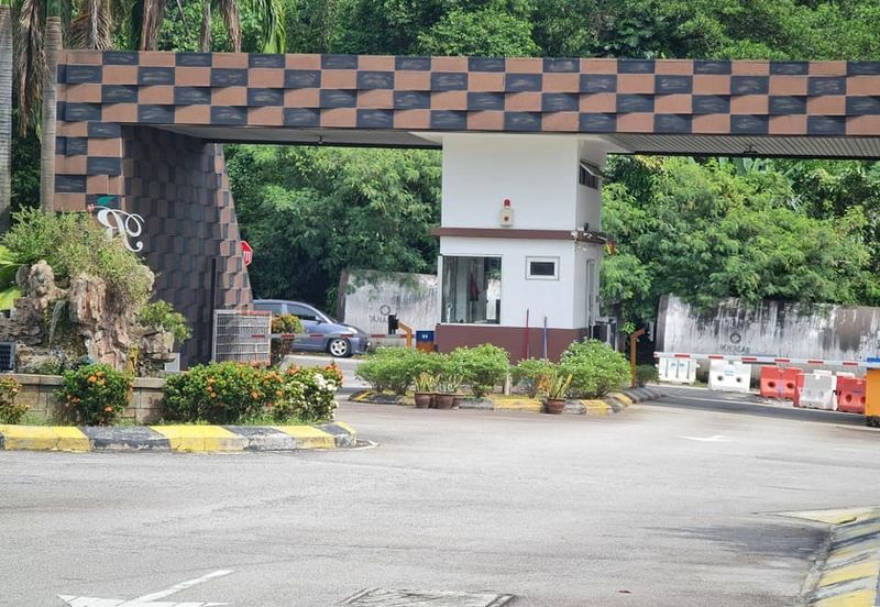 Ritz Residence Townhouse Duplex ( Lower Unit ) Full Furnished to LET