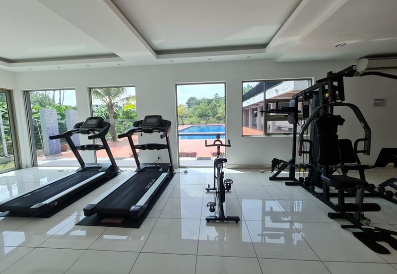 Ritz Residence Townhouse Duplex ( Lower Unit ) Full Furnished to LET