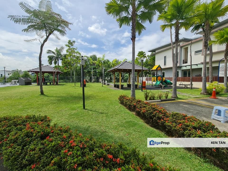 Ritz Residence Townhouse Duplex ( Lower Unit ) Full Furnished to LET, Selangor, Serdang