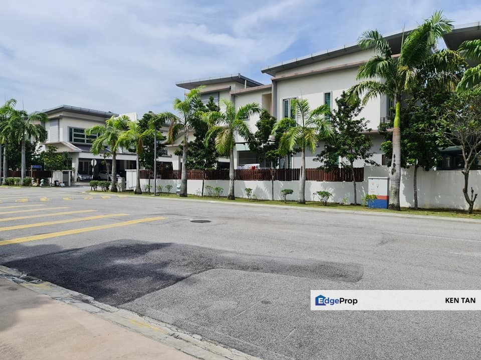 Ritz Residence Townhouse Duplex ( Lower Unit ) Full Furnished to LET, Selangor, Serdang