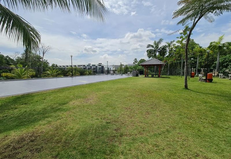 Ritz Residence Townhouse Duplex ( Lower Unit ) Full Furnished to LET