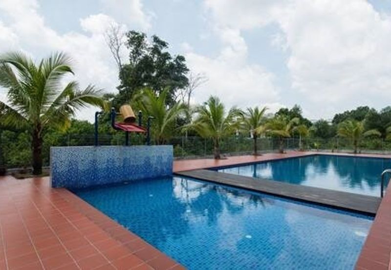 Ritz Residence Townhouse Duplex ( Lower Unit ) Full Furnished to LET