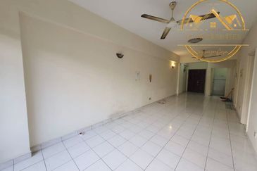 Turf View Apartment (Mutiara Serdang)