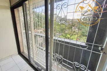 Turf View Apartment (Mutiara Serdang)