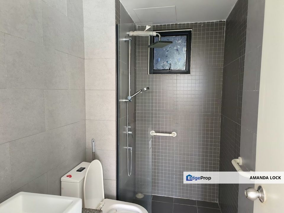 Paragon 3 Puchong South Seri Kembangan for sale partly furnished big, Selangor, Puchong South