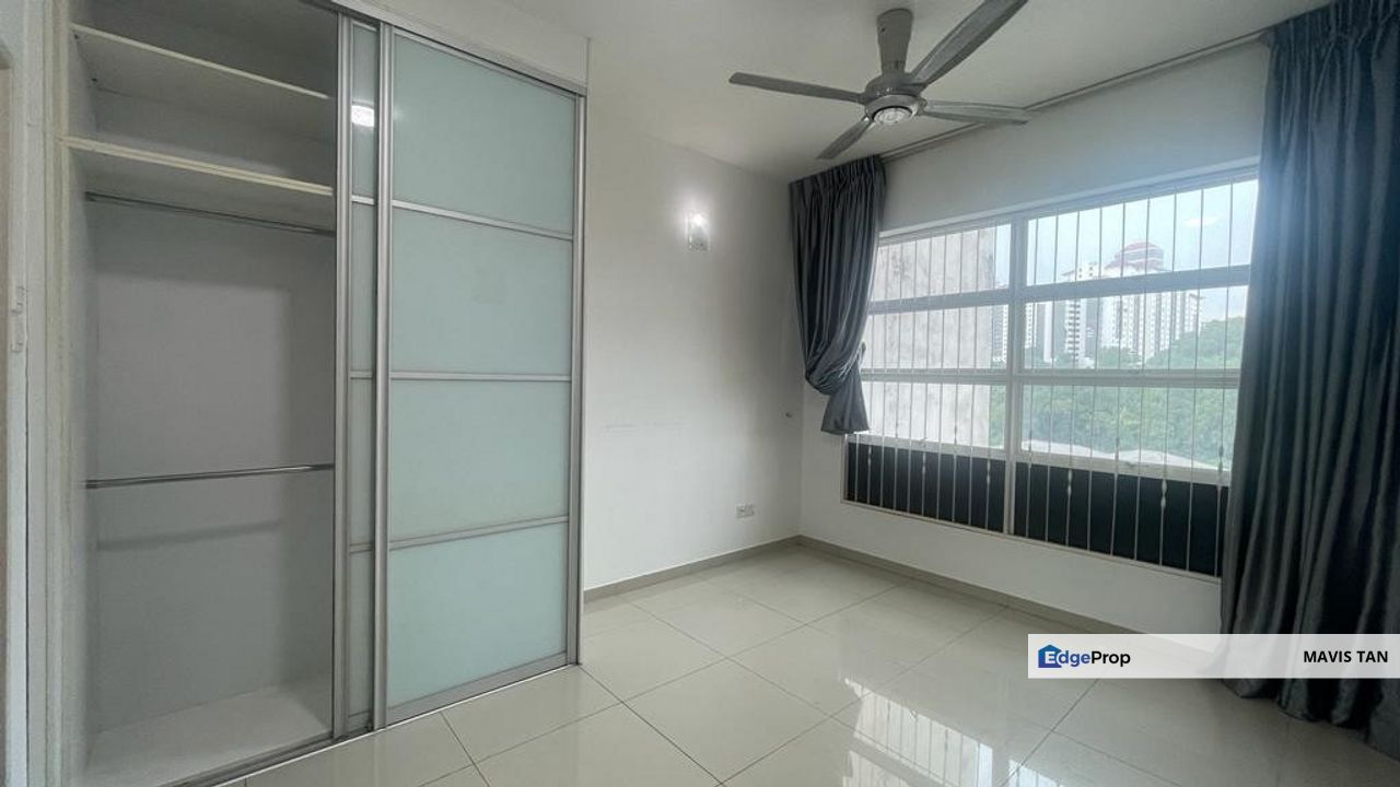 2 PARKING + RENOVATED 💝 AIRCON + KITCHEN CABINET + WATER HEATHER @  THE ZEST CONDO , BANDAR KINRARA PUCHONG, Selangor, Bandar Kinrara Puchong