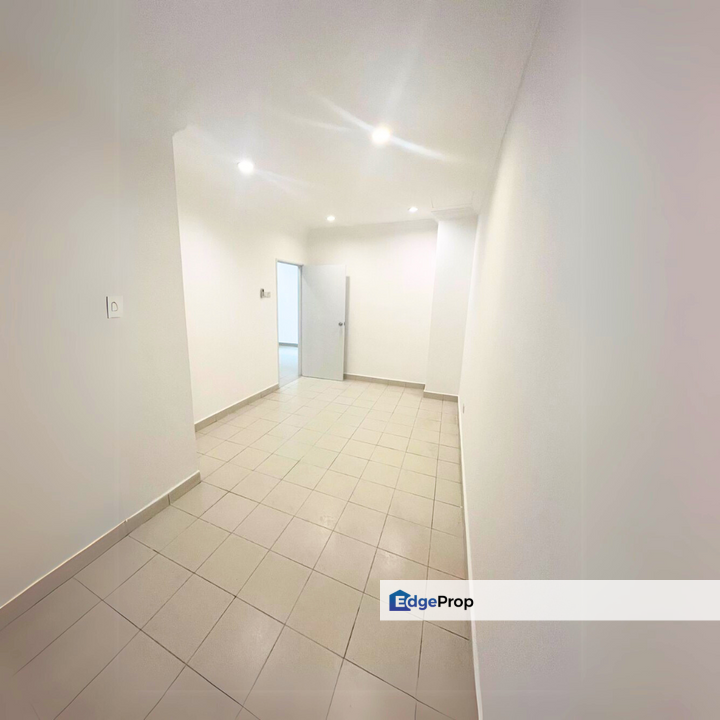 Pusat Bandar Putra Permai MRT Taman Lestari Putra Modern Design 2 Storey House Renovated Gated & Guarded, Selangor, Seri Kembangan