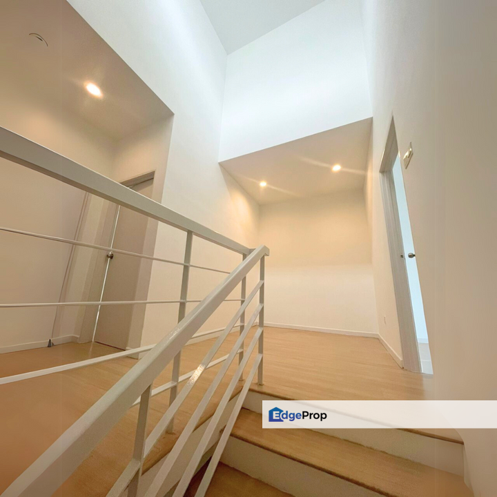 Pusat Bandar Putra Permai MRT Taman Lestari Putra Modern Design 2 Storey House Renovated Gated & Guarded, Selangor, Seri Kembangan