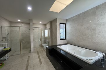 Duta Villa, Setia Alam