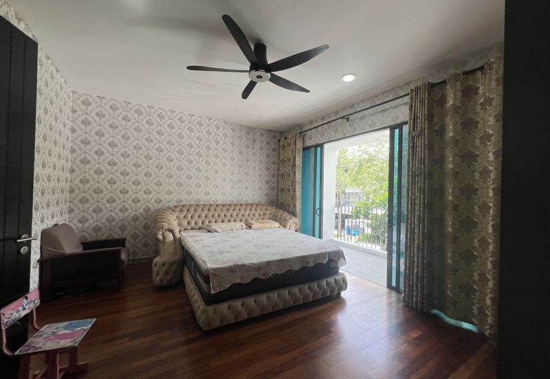 Duta Villa, Setia Alam