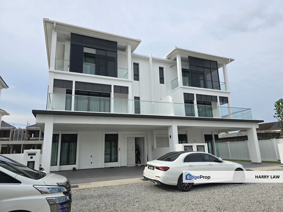 Taman Bachang Town Area 3 Storey Terrace /Semi D/ Bungalow non bumi gated guarded for sell, Melaka, Melaka Tengah