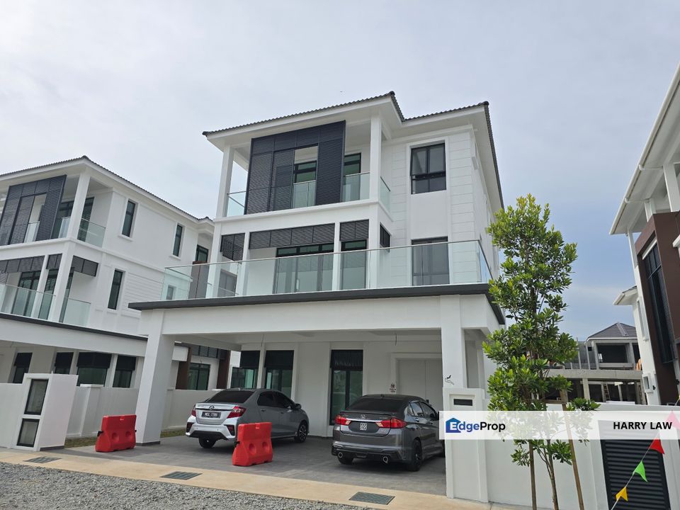 Taman Bachang & Town Area 3 Storey Terrace /Semi D/ Bungalow non bumi gated guarded for sell, Melaka, Melaka Tengah