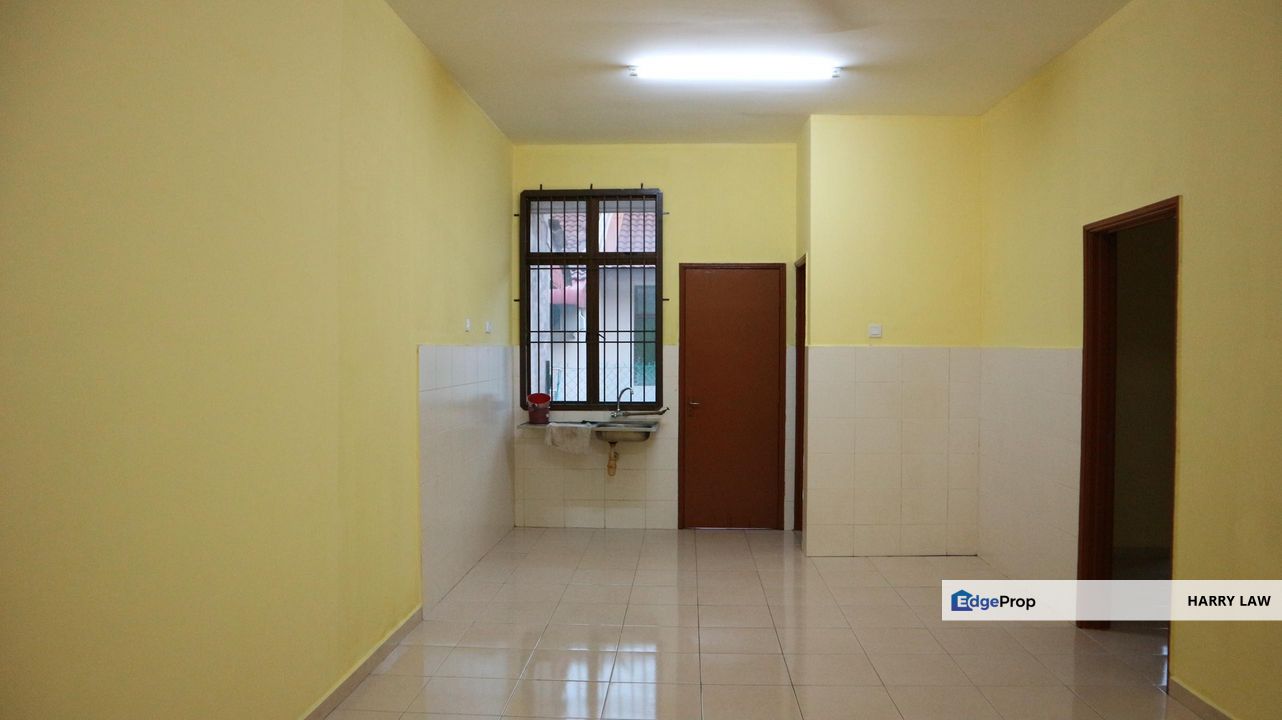 Paya Rumput / Rembia Perkasa 24x80 Terrace Freehold 4 bed 2 bath non bumi below bank value, Melaka, Rembia