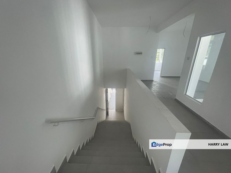 Muzaffar Shah & Ayer Keroh Height 22x70 1.5 Storey Terrace End Lot Non Bumi for sell, Melaka, Ayer Keroh