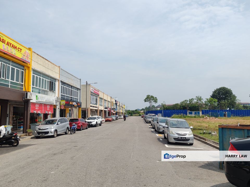 Bukit Piatu & Semabuk 30x70 Double Storey Shop Lot End Lot Non Bumi Below Bank Value RM138K, Melaka, Melaka Tengah