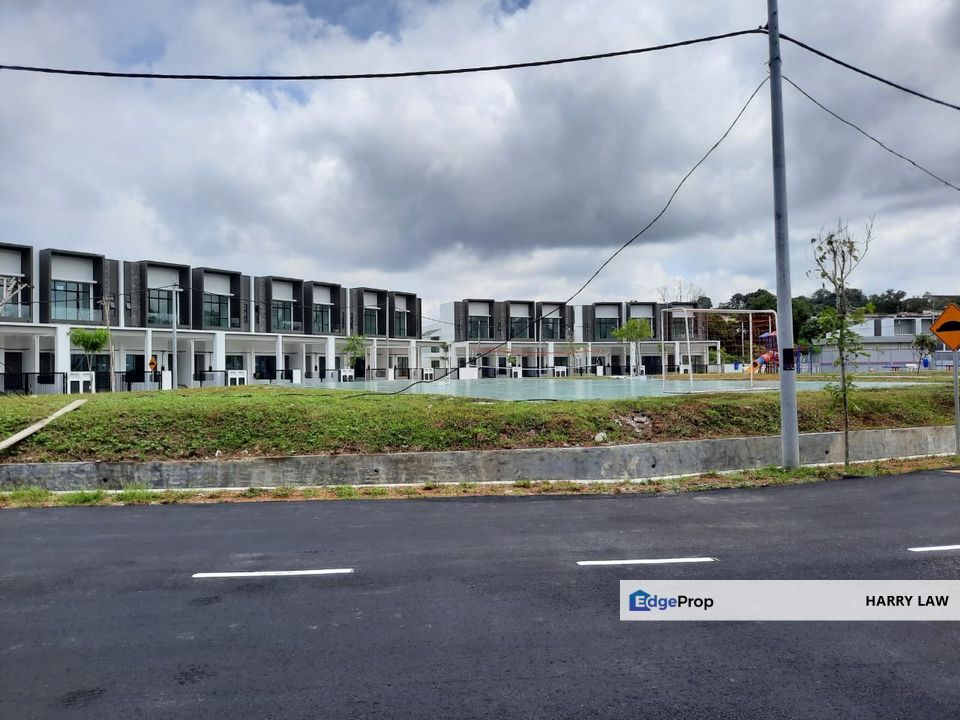 Taman Cheng Perdana Cheng Setia Bukit Cheng Cheng 2.5 Storey Terrace Freehold Non Bumi Facing playground for sell, Melaka, Cheng