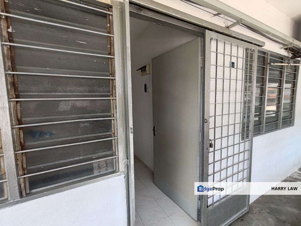 Taman anika & kampung lapan lorong pandan first floor 2 bed 1 bath non Bumi for sell , Melaka, Melaka Tengah