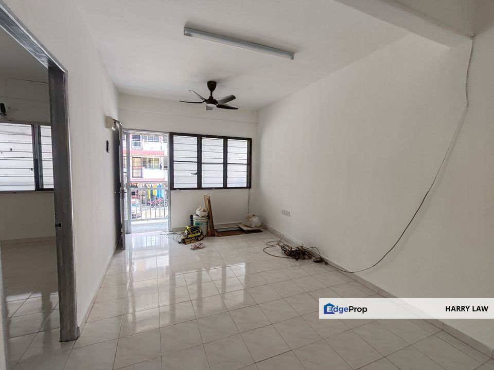 Taman anika & kampung lapan lorong pandan first floor 2 bed 1 bath non Bumi for sell , Melaka, Melaka Tengah