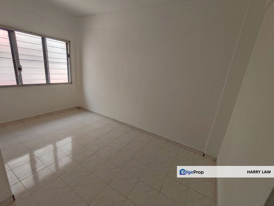 Taman anika & kampung lapan lorong pandan first floor 2 bed 1 bath non Bumi for sell , Melaka, Melaka Tengah