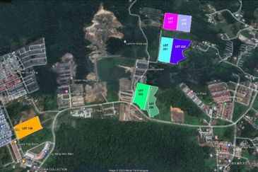 Freehold Mix Zone Single Storey at 10th Mille Kuching for Sale