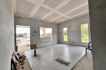 Holmes Avenue @Matang