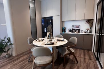 Oakland Condominium @Stapok