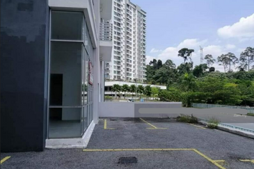 Pusat Komersial Equine