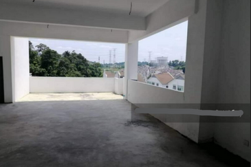 Pusat Komersial Equine