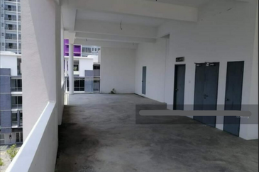 Pusat Komersial Equine